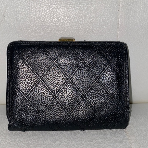 Authentic CHANEL Caviar Quilted CC Logo Wallet - Picture 5 of 16